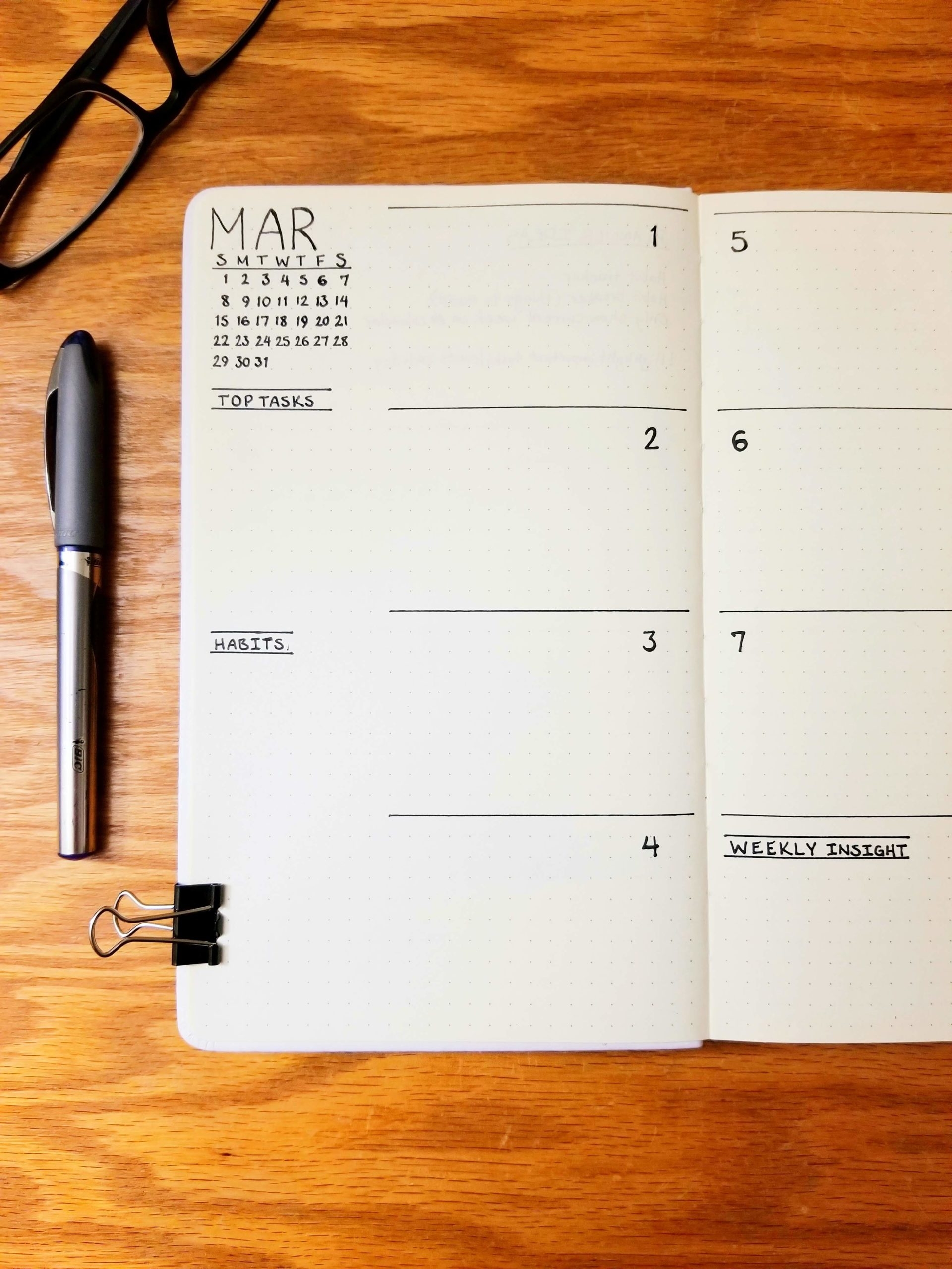 minimal bullet journal weekly spread